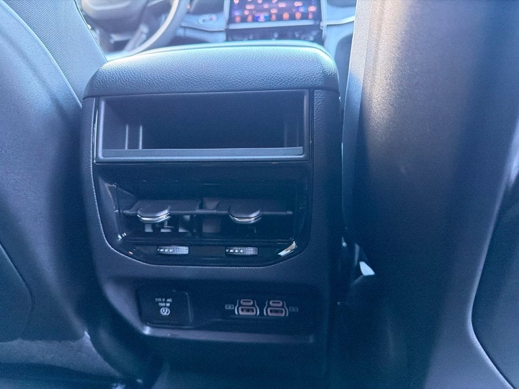 2027 Jeep Grand Cherokee Laredo X