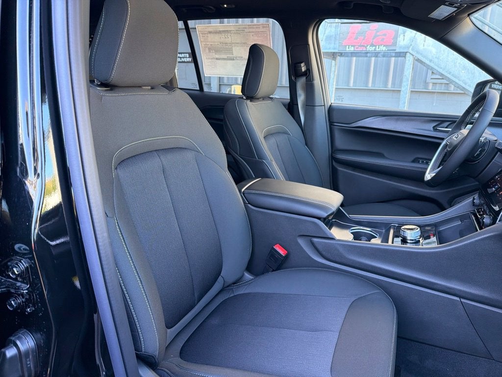 2027 Jeep Grand Cherokee Laredo X