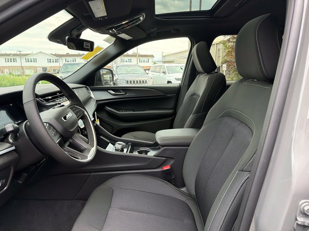 2027 Jeep Grand Cherokee Laredo X