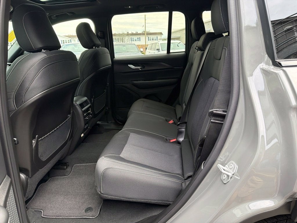 2027 Jeep Grand Cherokee Laredo X