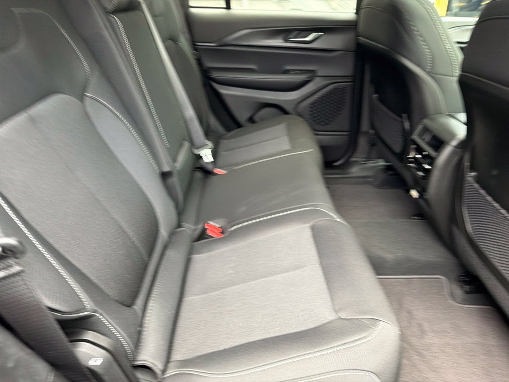 2027 Jeep Grand Cherokee Laredo X
