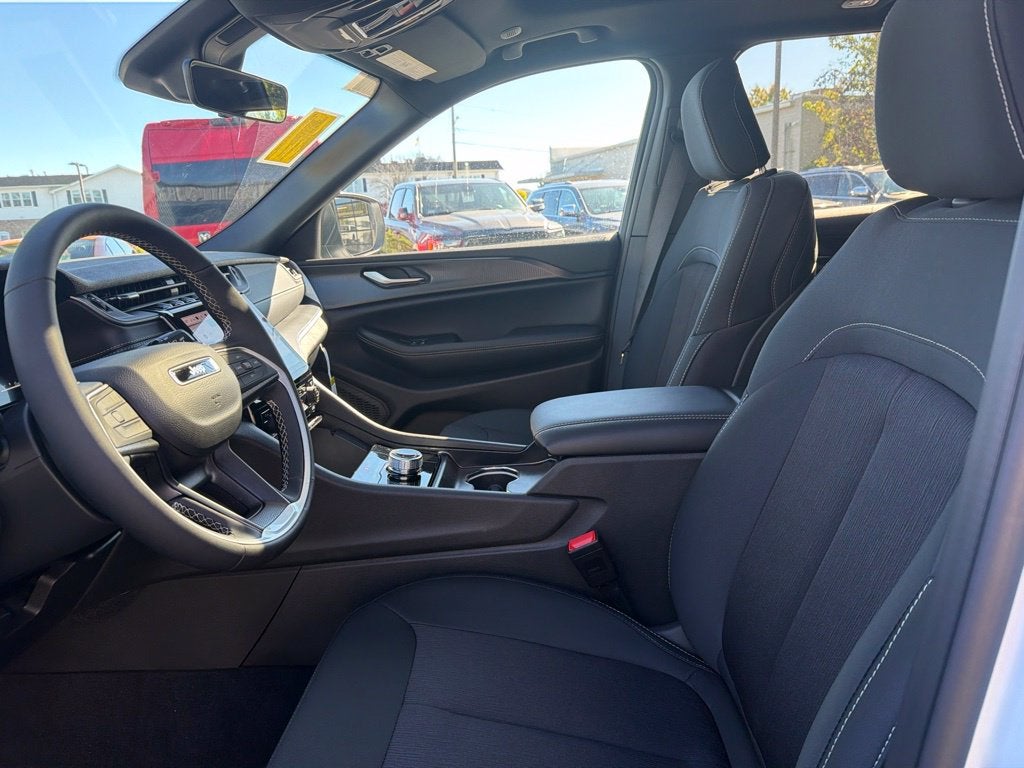 2027 Jeep Grand Cherokee Laredo X