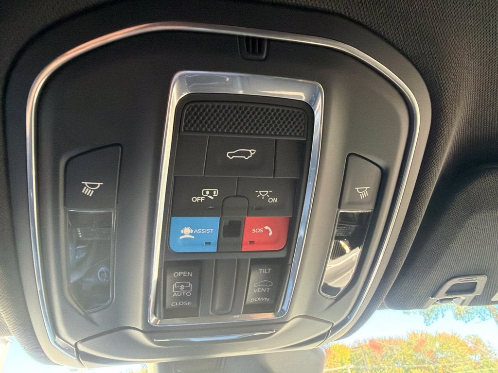 2027 Jeep Grand Cherokee Laredo X