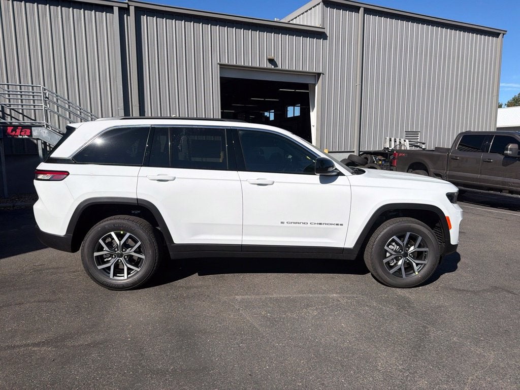 2027 Jeep Grand Cherokee Laredo X