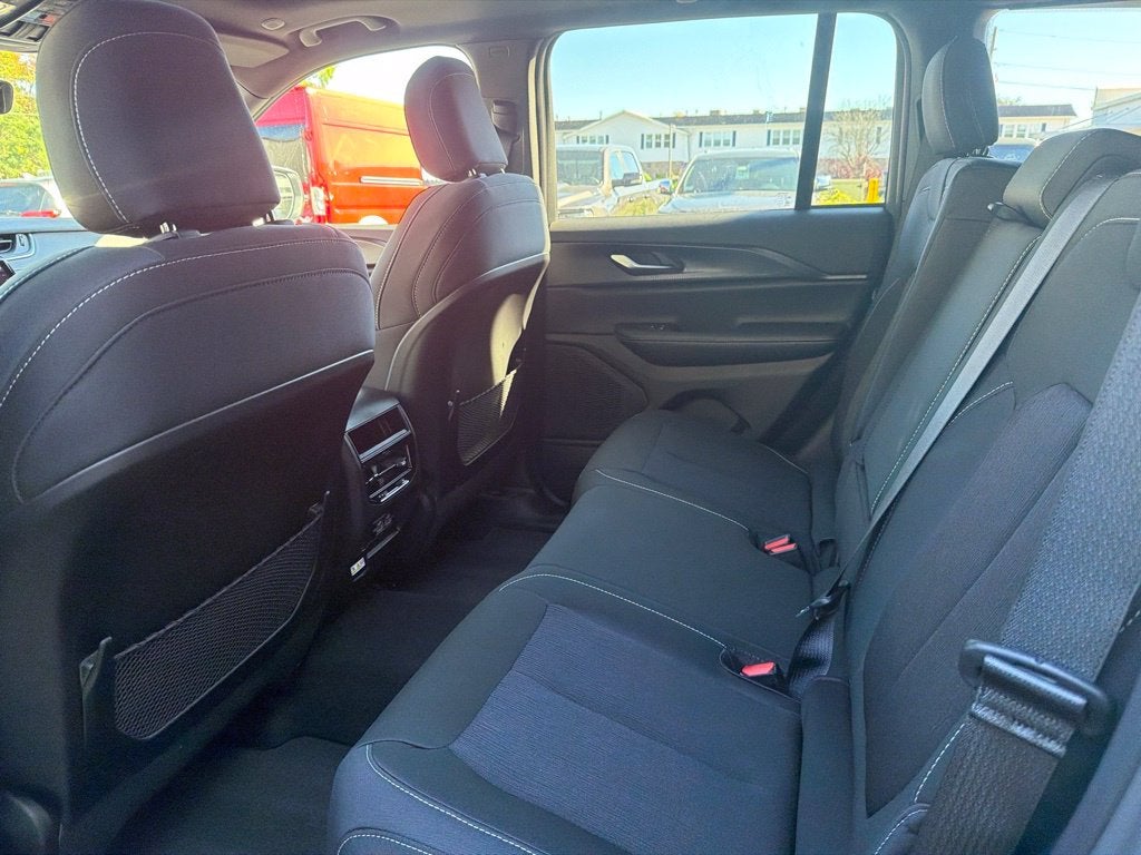 2027 Jeep Grand Cherokee Laredo X