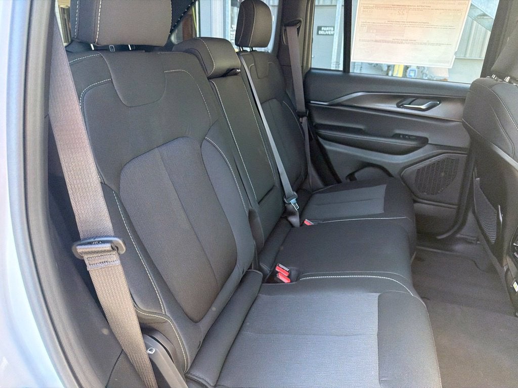 2027 Jeep Grand Cherokee Laredo X