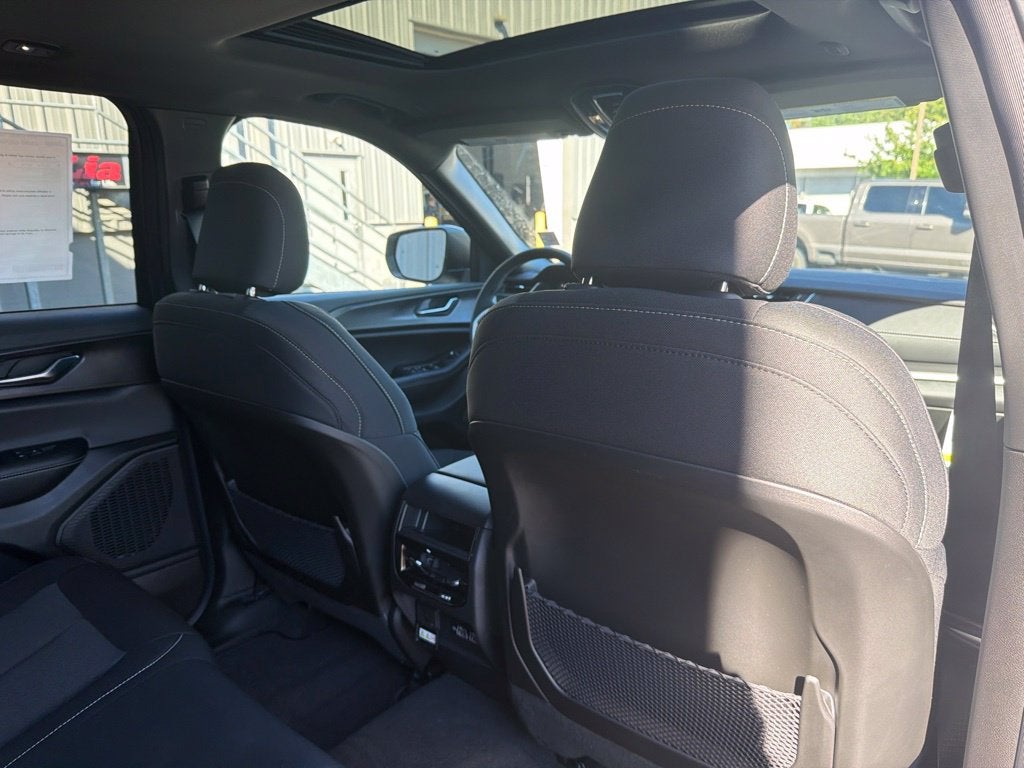 2027 Jeep Grand Cherokee Laredo X