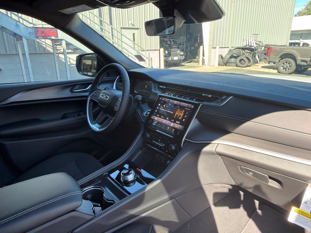2027 Jeep Grand Cherokee Laredo X