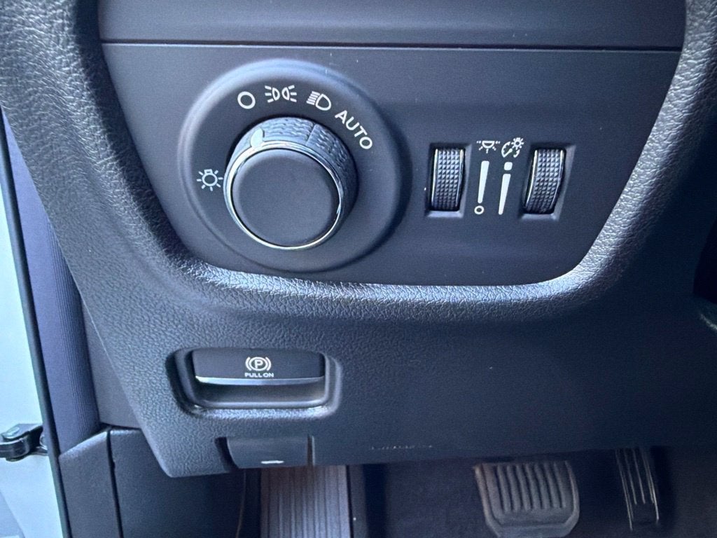 2027 Jeep Grand Cherokee Laredo X