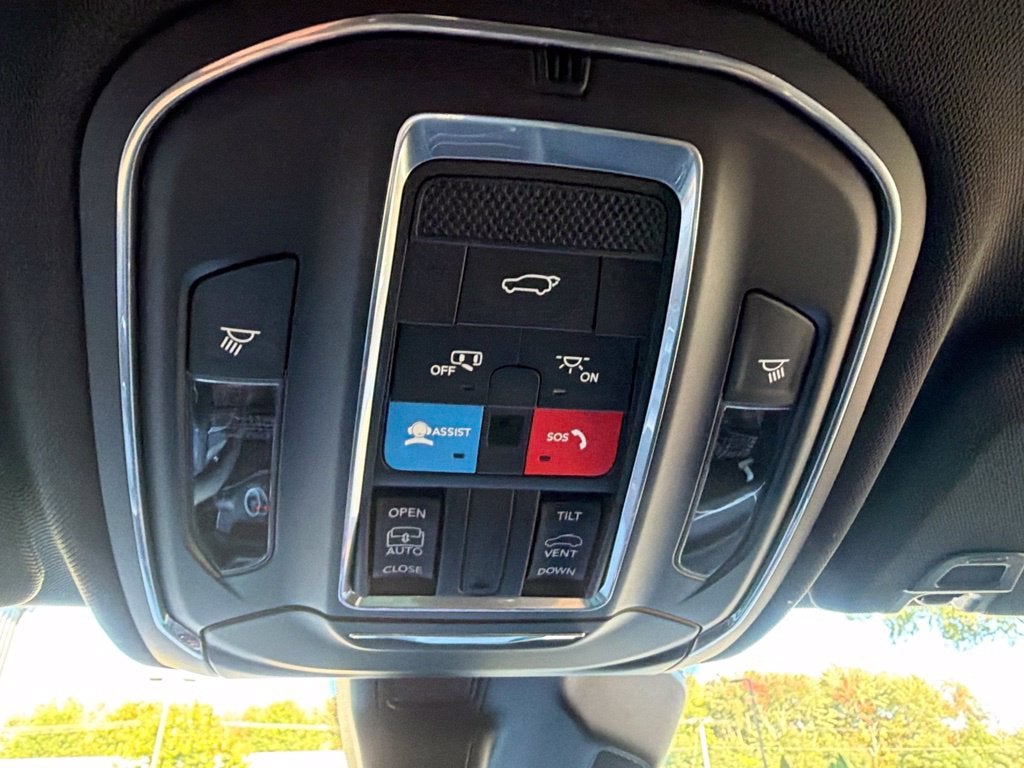 2027 Jeep Grand Cherokee Laredo X