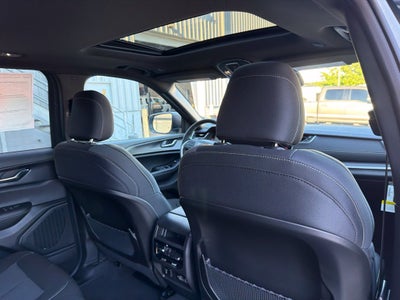 2027 Jeep Grand Cherokee Laredo X