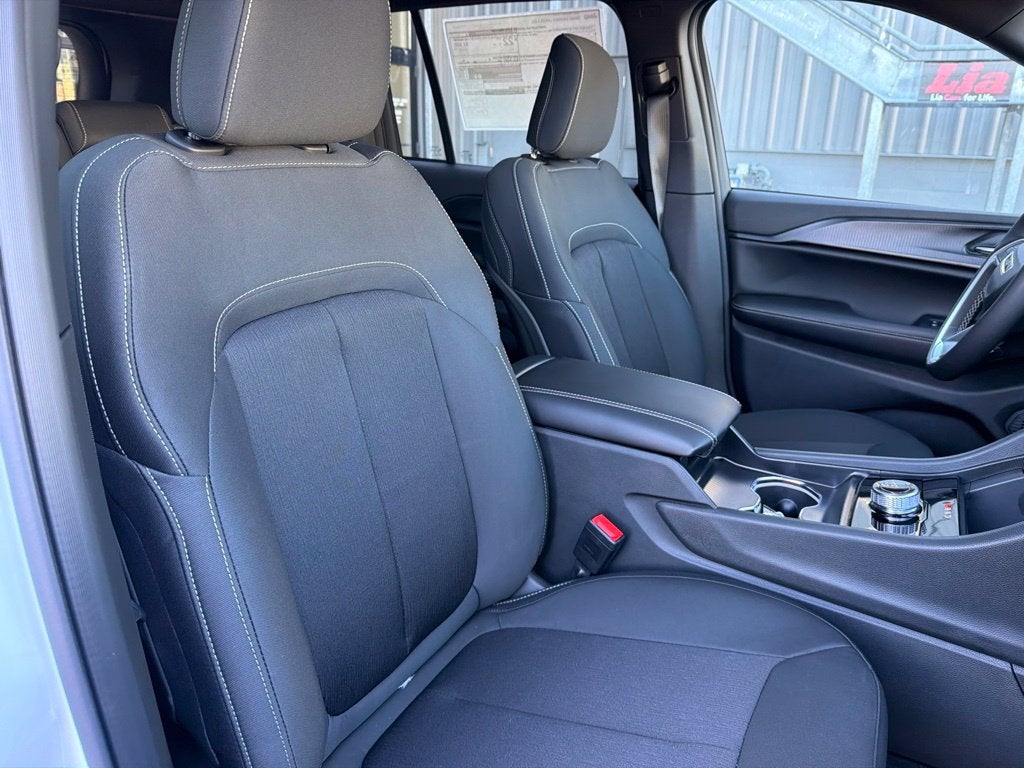 2027 Jeep Grand Cherokee Laredo X
