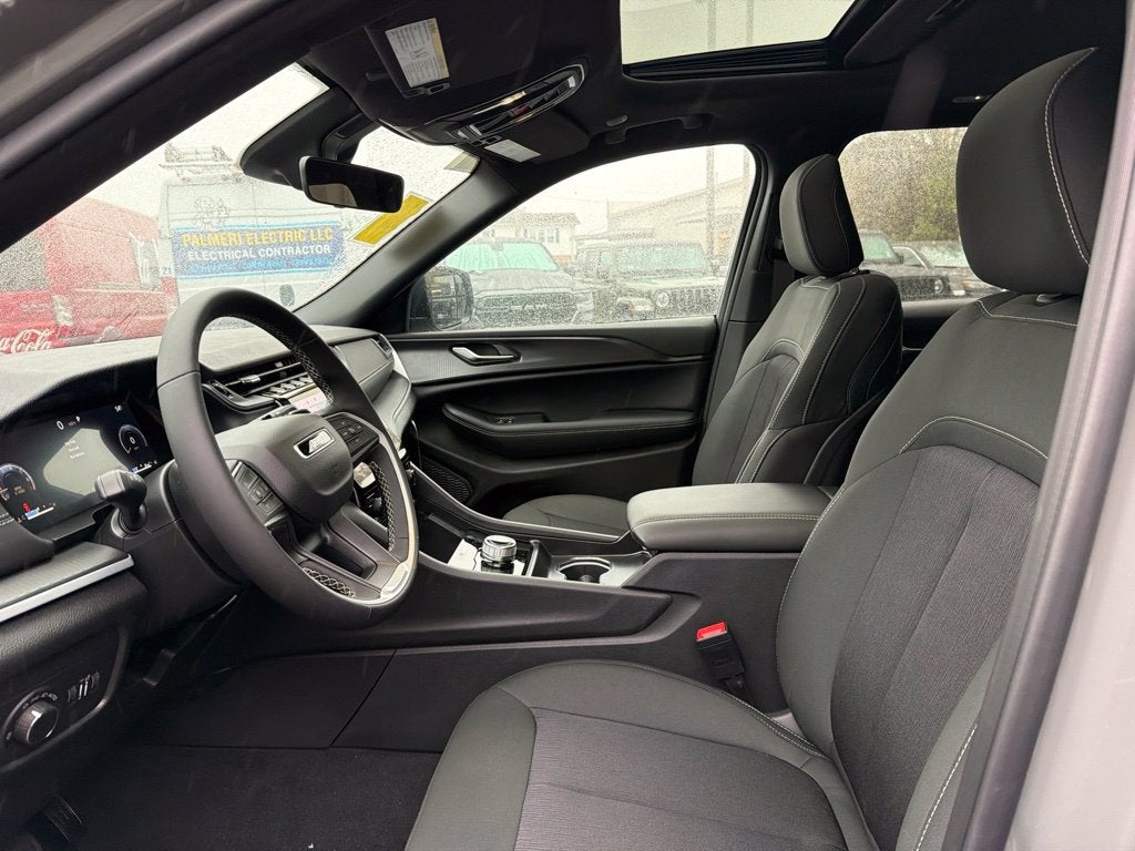 2027 Jeep Grand Cherokee Laredo X