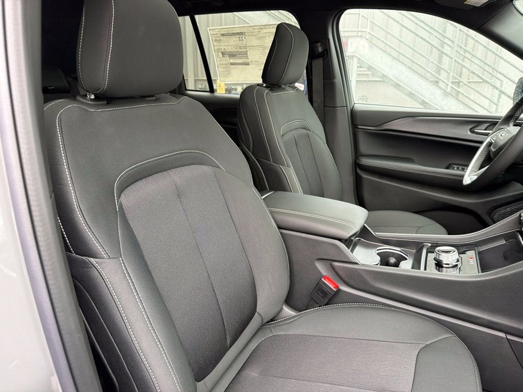 2027 Jeep Grand Cherokee Laredo X