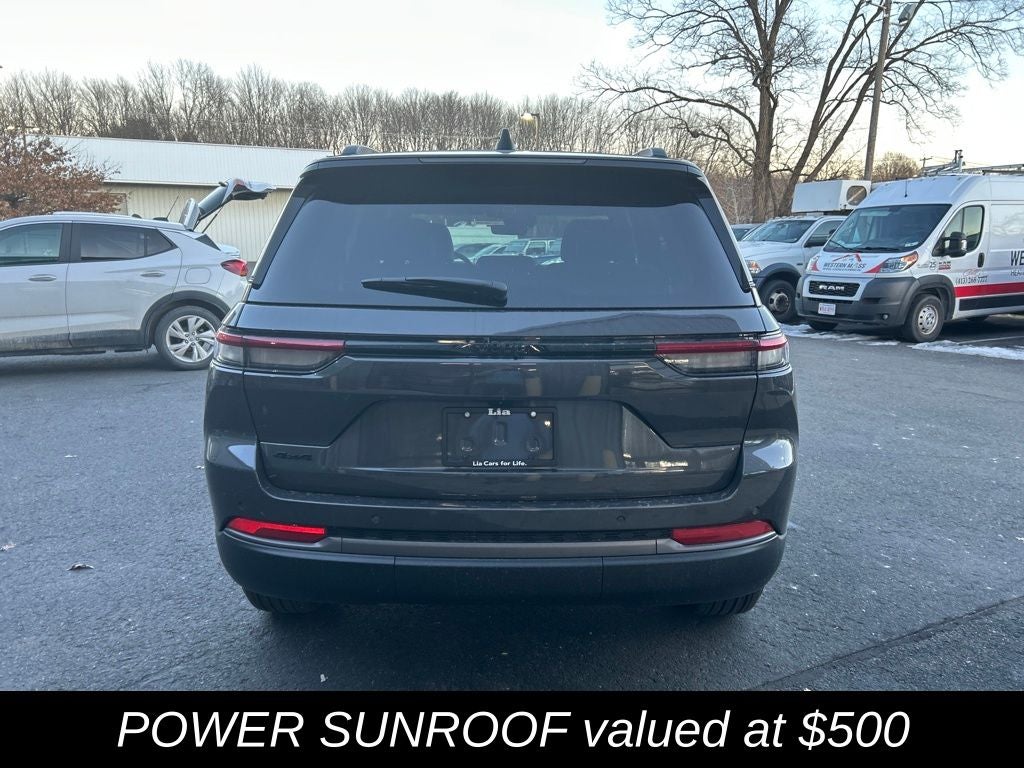 2026 Jeep Grand Cherokee Laredo