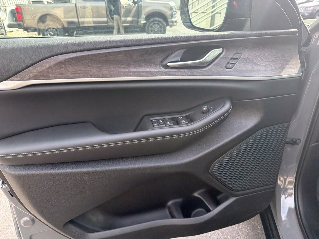 2027 Jeep Grand Cherokee Limited