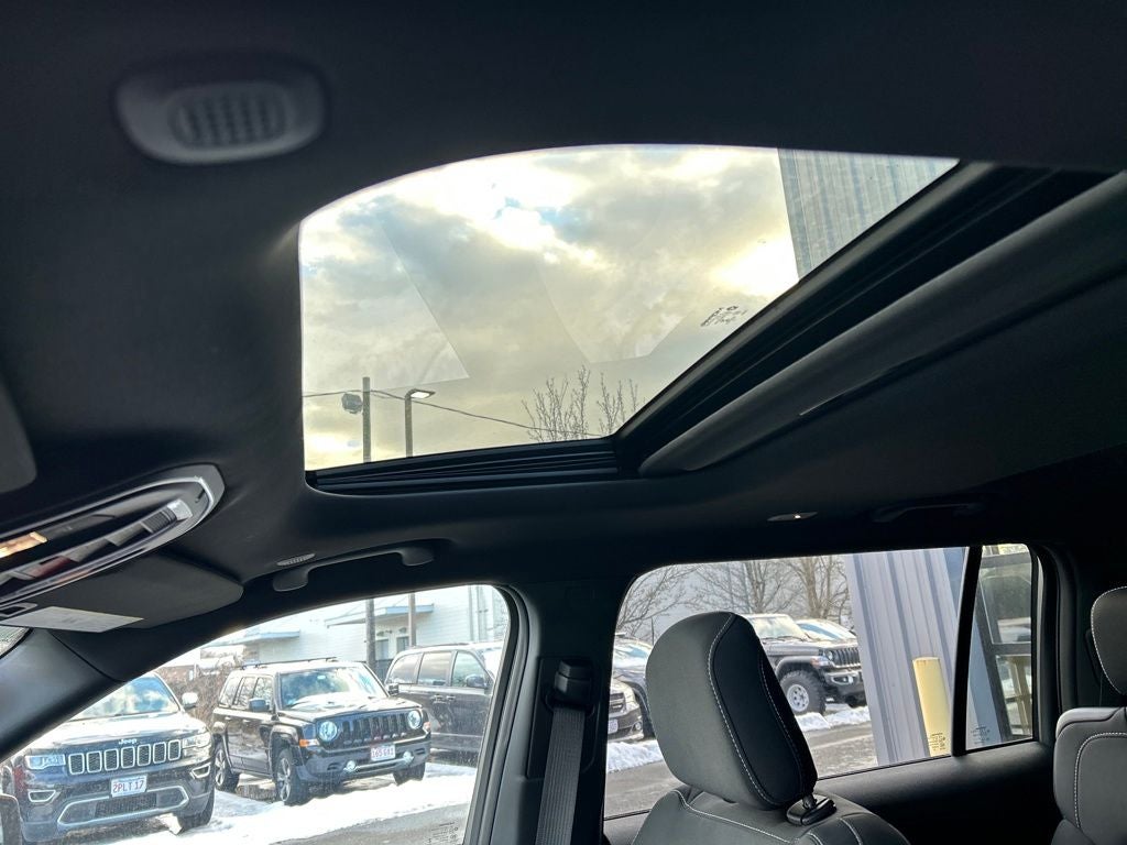 2025 Jeep Grand Cherokee L Laredo