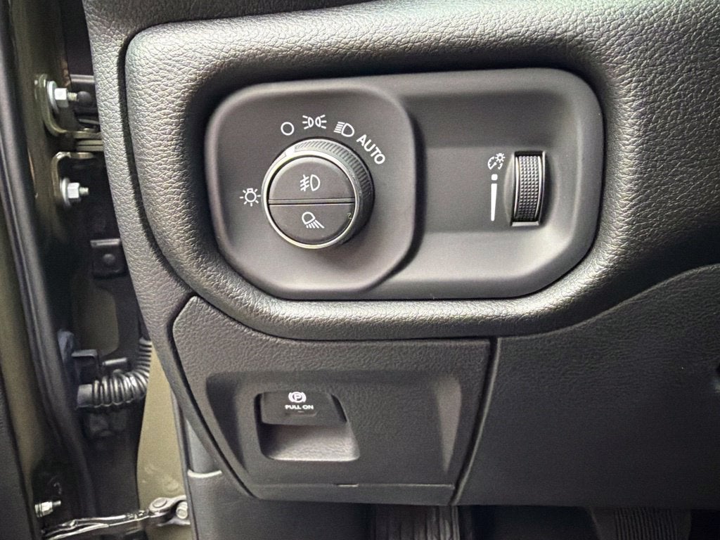 2027 RAM 1500 Express