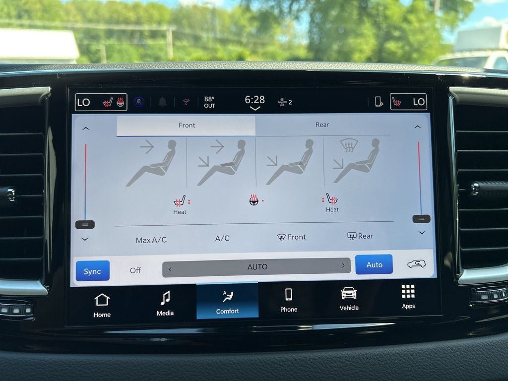 2026 Chrysler Voyager LX