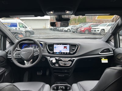 2026 Chrysler Voyager LX