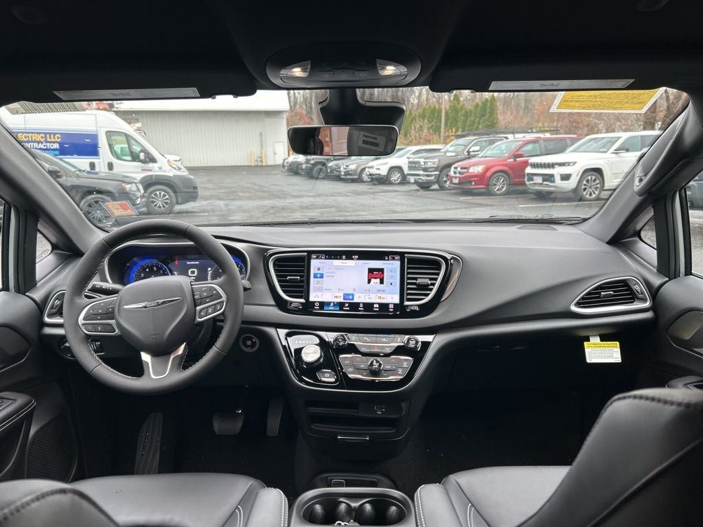 2026 Chrysler Voyager LX