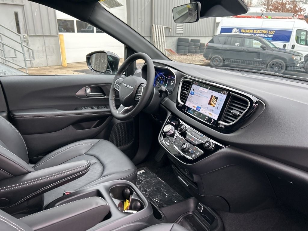 2026 Chrysler Voyager LX