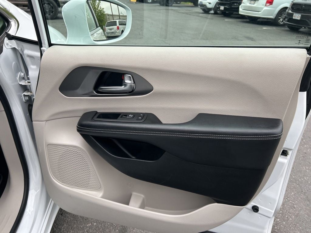 2022 Chrysler Pacifica Hybrid Touring L
