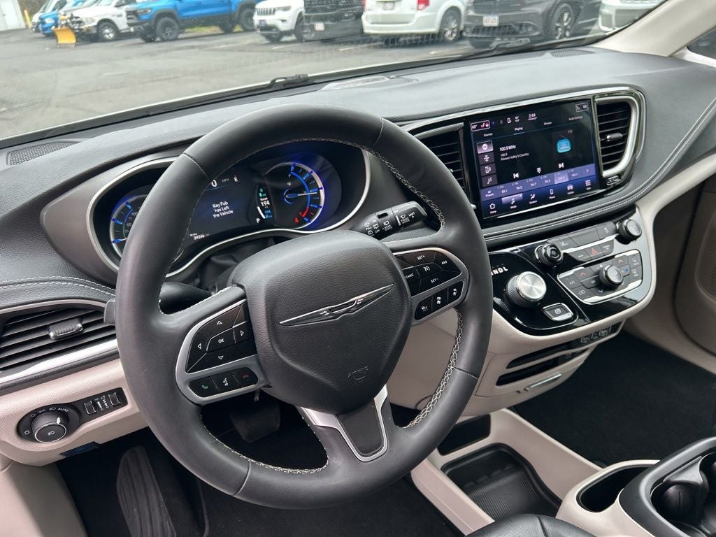 2022 Chrysler Pacifica Hybrid Touring L