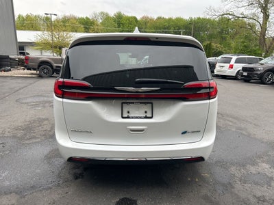 2022 Chrysler Pacifica Hybrid Touring L