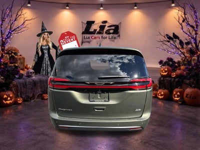 2027 Chrysler Pacifica Select