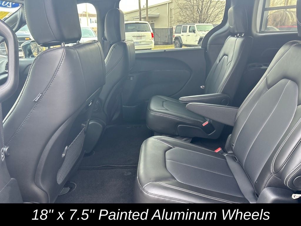 2025 Chrysler Pacifica Select
