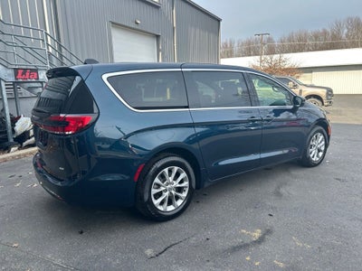 2025 Chrysler Pacifica Select