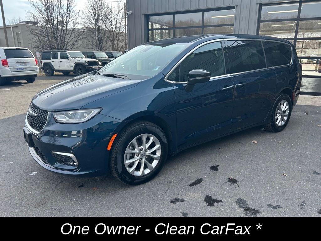 2025 Chrysler Pacifica Select