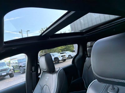 2027 Chrysler Pacifica Limited