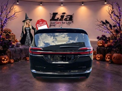 2027 Chrysler Pacifica Limited