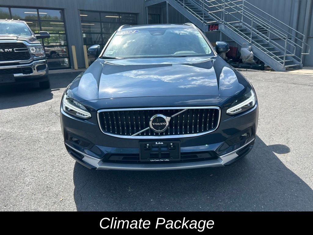 2024 Volvo V90 Cross Country B6