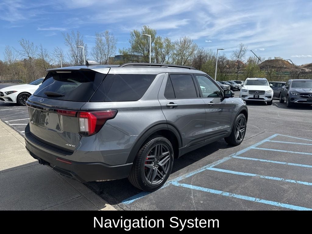2025 Ford Explorer ST-Line
