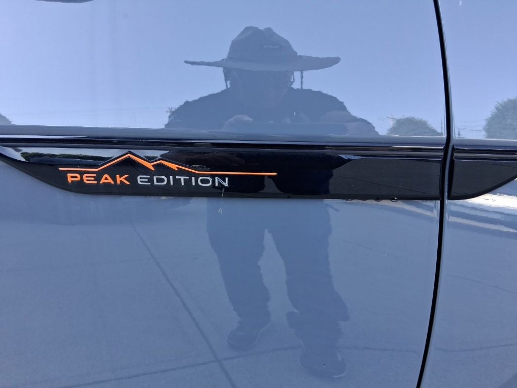 2025 Volkswagen Atlas 2.0T Peak Edition