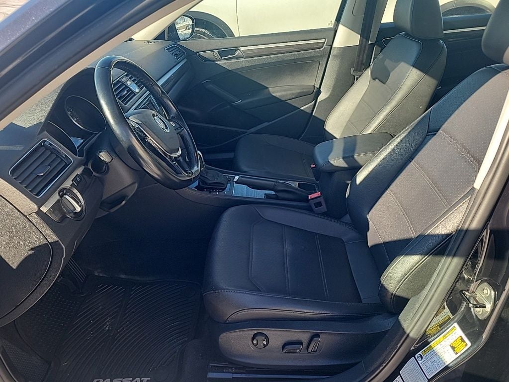 2017 Volkswagen Passat 1.8T SE w/Technology