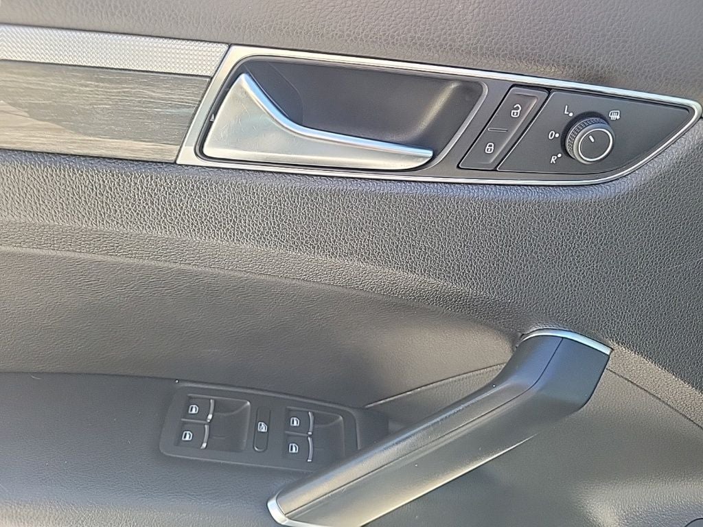 2017 Volkswagen Passat 1.8T SE w/Technology