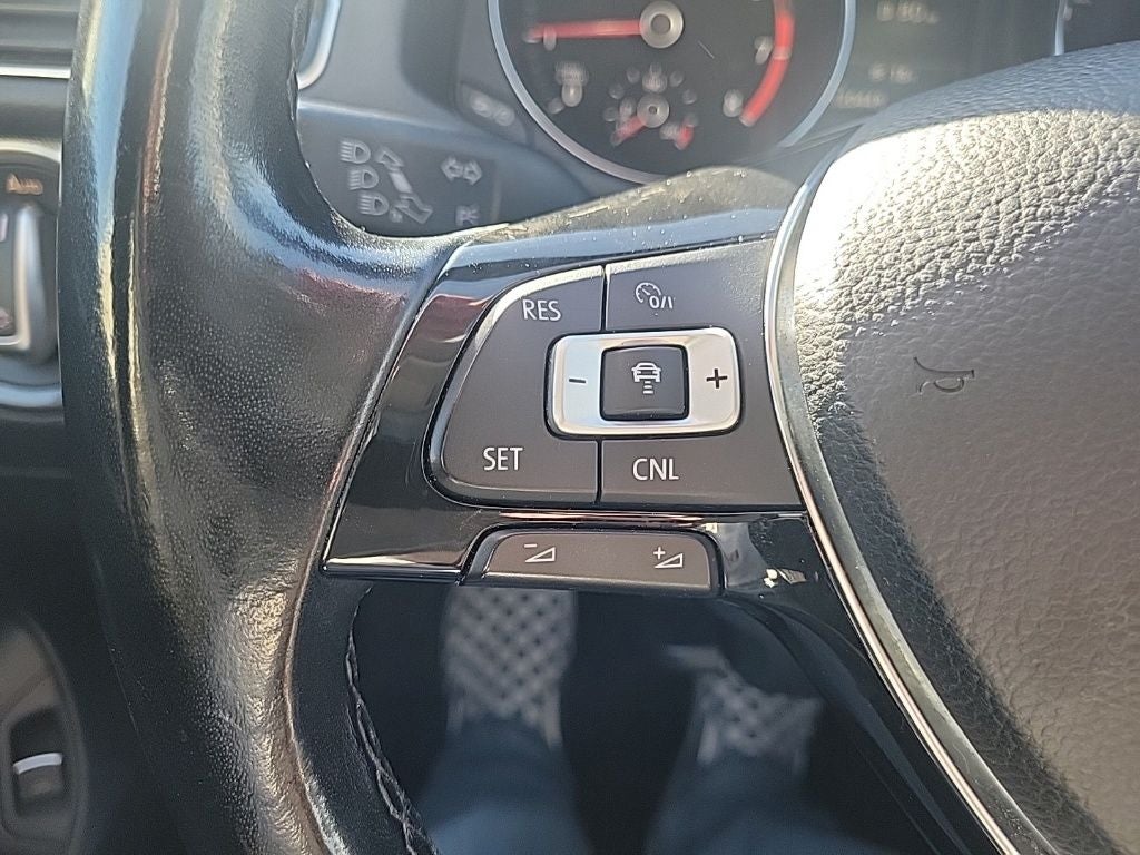 2017 Volkswagen Passat 1.8T SE w/Technology