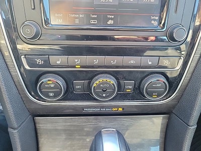 2017 Volkswagen Passat 1.8T SE w/Technology
