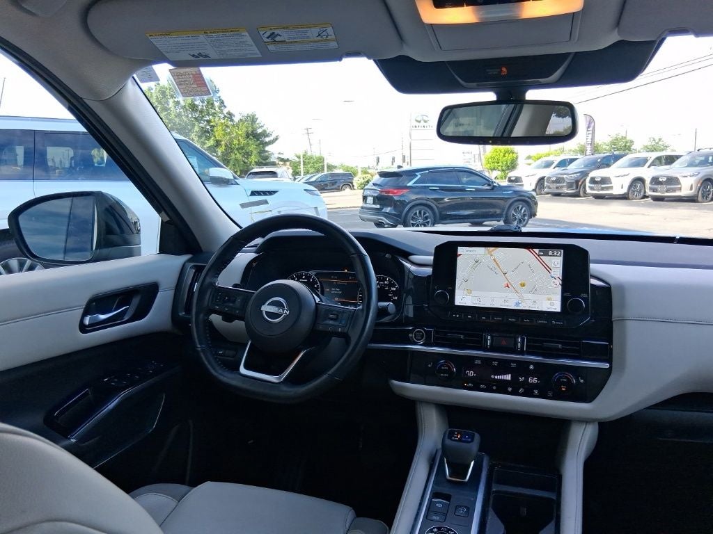 2022 Nissan Pathfinder SL