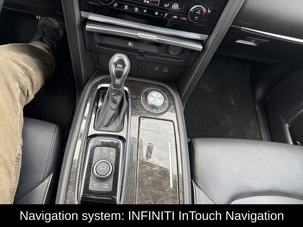 2023 INFINITI QX80 LUXE