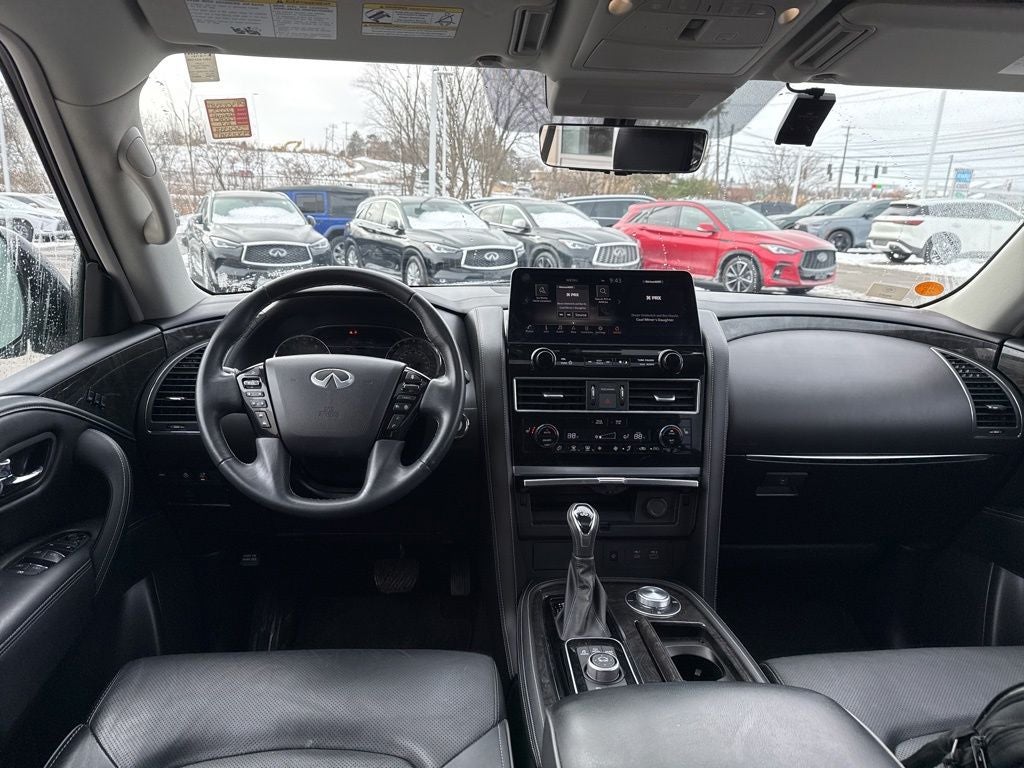 2023 INFINITI QX80 LUXE