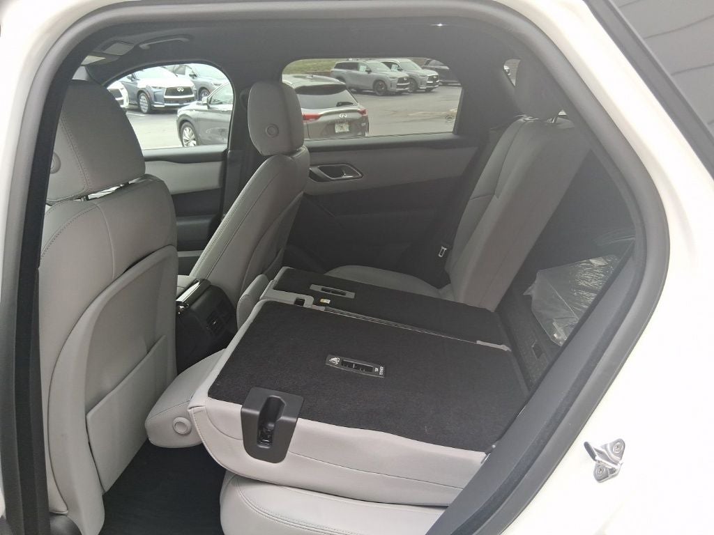 2026 Land Rover Range Rover Velar Dynamic SE