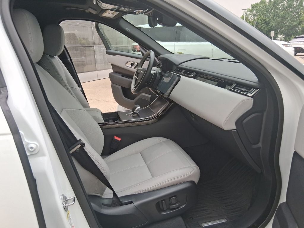 2026 Land Rover Range Rover Velar Dynamic SE