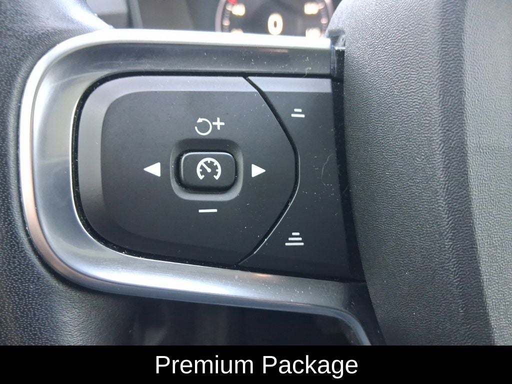 2021 Volvo XC40 Momentum