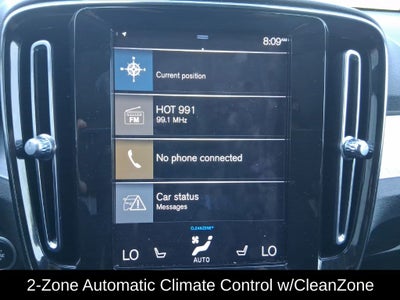 2021 Volvo XC40 Momentum