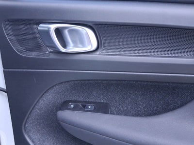 2021 Volvo XC40 Momentum